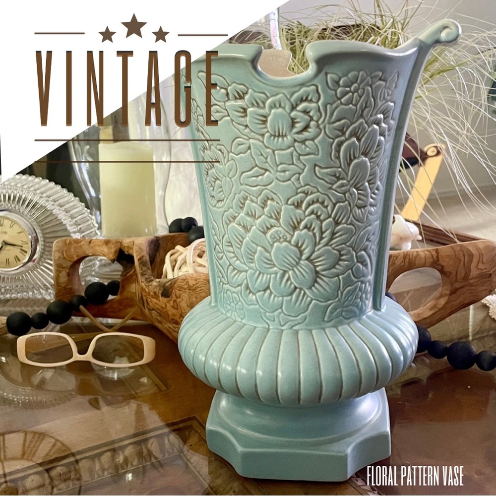 Red Wing Vase Beautiful Art Pottery Floral Pattern 1930's to early 1940's Blue
